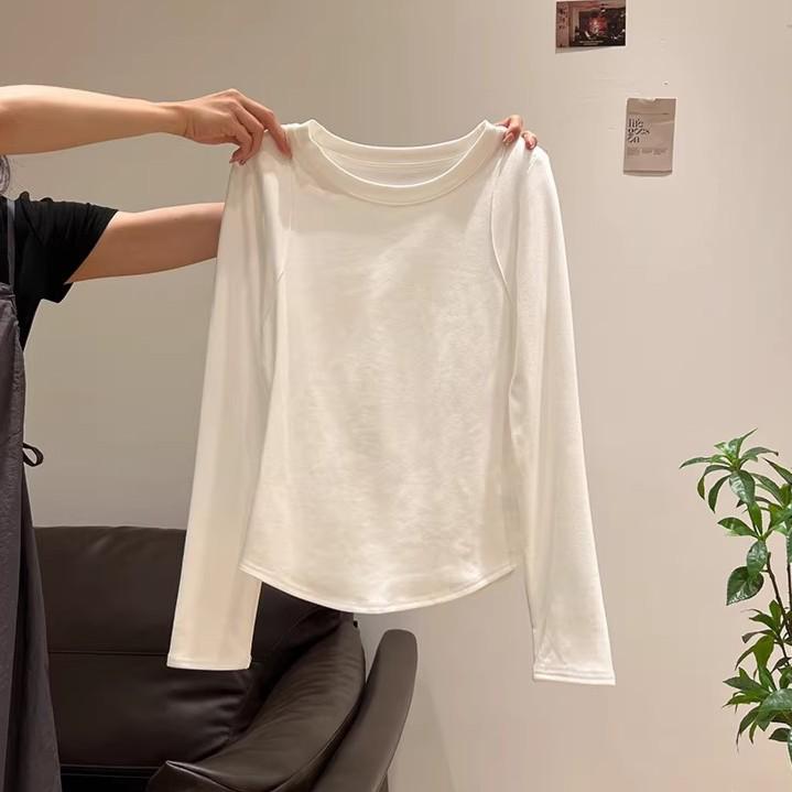 

White Women s Slim Fit Long Sleeve Base Layer Shirt with Round Neck and Curved Hem for Spring & Autumn. S (weight below 90kg) белый