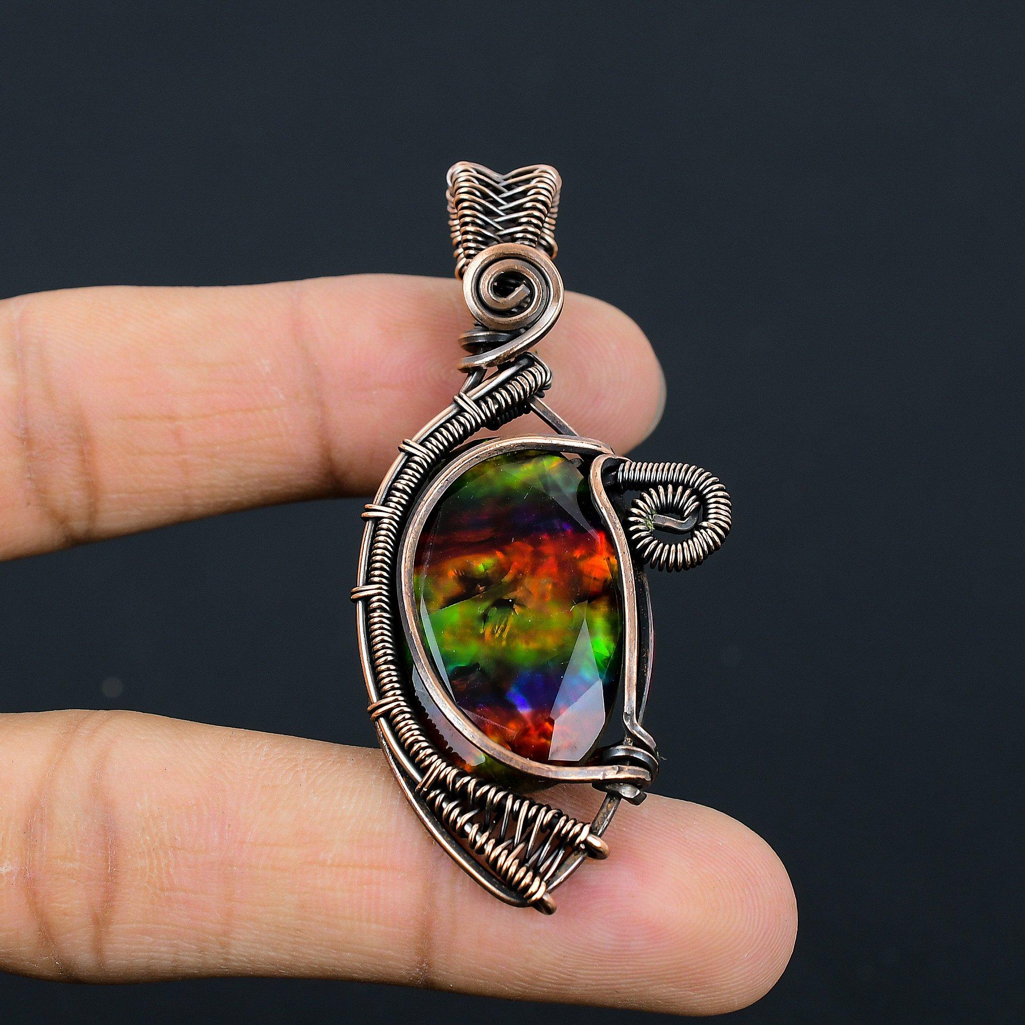 Подвеска из медной проволоки с аммолитовым камнем — фото 3