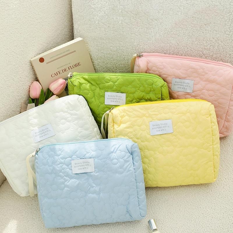 Soft and Cute Cloud Makeup Bag, Girl's Heart Candy, Large Capacity Portable Storage Bag, Dormitory Grooming Bag