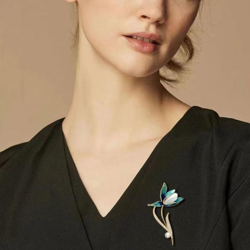 Elegant Magnolia Flower Brooch Sophisticated Pin Pearls Alloy Texture Clothing Jewelry Suitable for Women Present