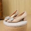 Elegante Damen-Pumps mit mittigem Blockabsatz in Schwarz mit Kristall-Strasssteinen, spitzer Zehenpartie, Kleiderschuhe