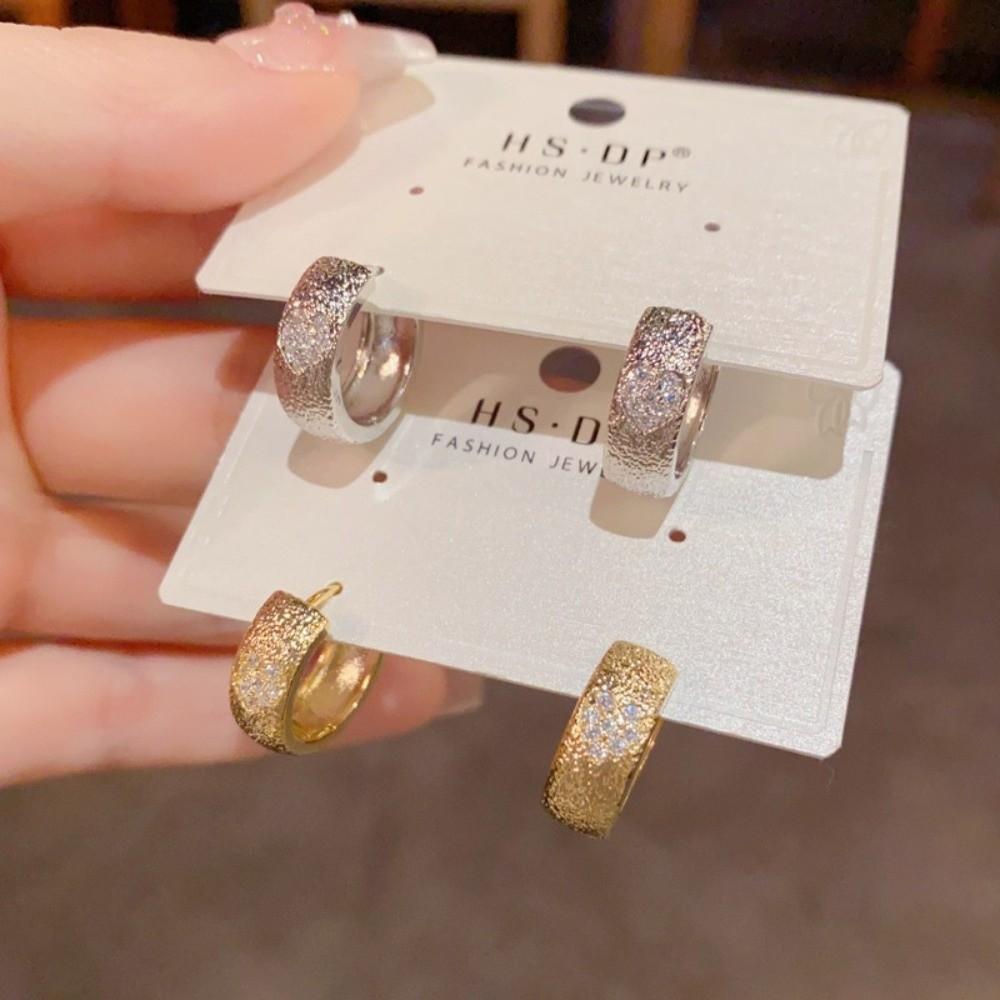 Luxury Round Circle Earrings Simple Design Exquisite Earrings Elegant Metal Hoop Earrings Women