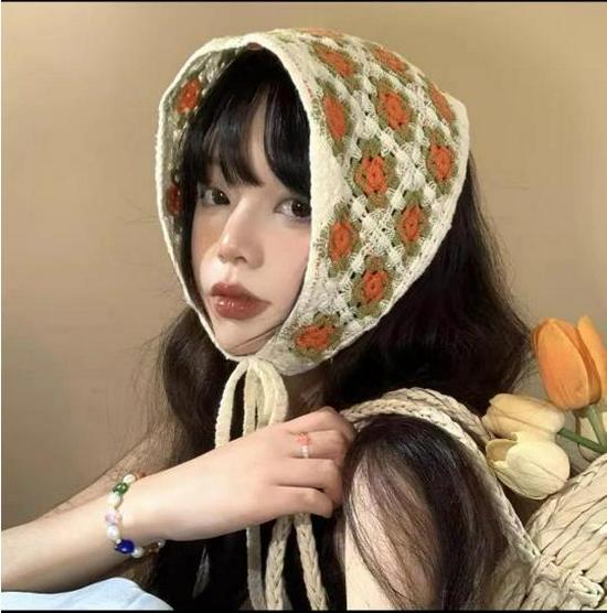 Women's French Retro Knit Hollow Headscarf: Summer Triangular Pastoral Style for Beach Sun Protection