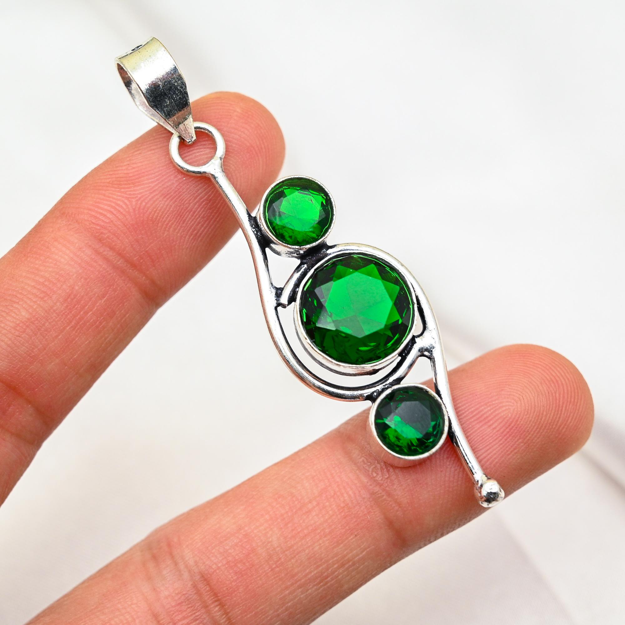 

Подвеска из драгоценного камня ручной работы из хромдиопсида, подвеска из чистого серебра 925 пробы, подвеска для ювелирных изделий уникального дизайна 3.17 Inches зелёный