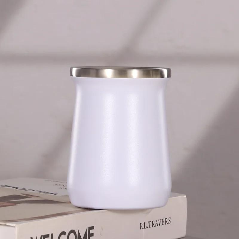 Ein doppelwandiger 8oz Isolierbecher aus Edelstahl 304 mit einem schlichten europäischen Stil, geeignet für zu Hause und auf Reisen