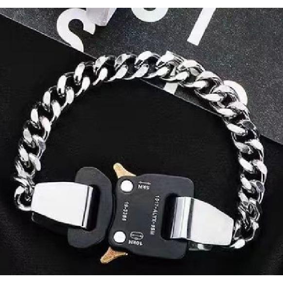 Europäischer und Amerikanischer Stil Vielseitige High Street Funktionale Doppellagige Kubanische Kette Titanstahl Kurze Vintage Halskette Armband Großhandel für