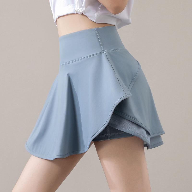 Damen Sommer Sportbekleidungsset: Schnelltrocknendes Tennis-, Badminton-, Yoga- und Lauf-Outfit mit kurzärmeligem Oberteil und Rock.