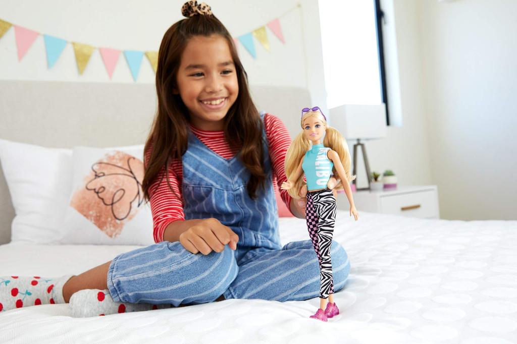 barbie Calças Fashionista Look Boneca Armazenamento para Idades 3 e Acima Vestir (Inclui estojo) (GRB50)