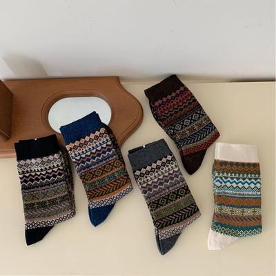 Autumn and Winter Socks: Women's Ethnic Style Thickened and Warm Combed Cotton Mid-calf Socks, Retro Style