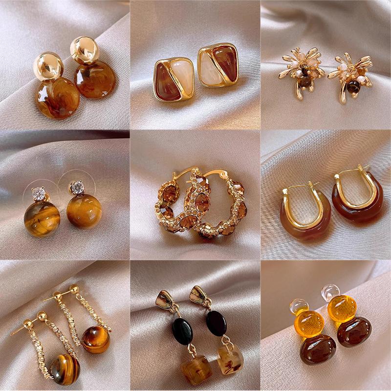 Popular Maillard Retro Coffee Earrings Women's Hong Kong Style Temperament High-end Earrings Internet Celebrity Same Ear Jewelry