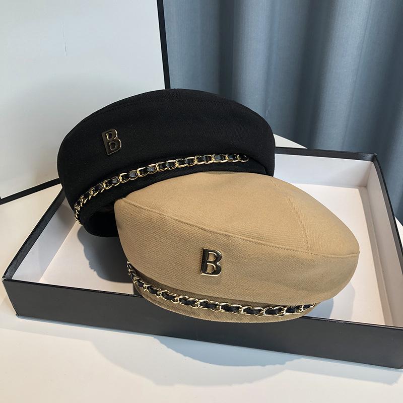 Vintage wełniany beret z łańcuszkiem i ozdobą 'B' dla kobiet
