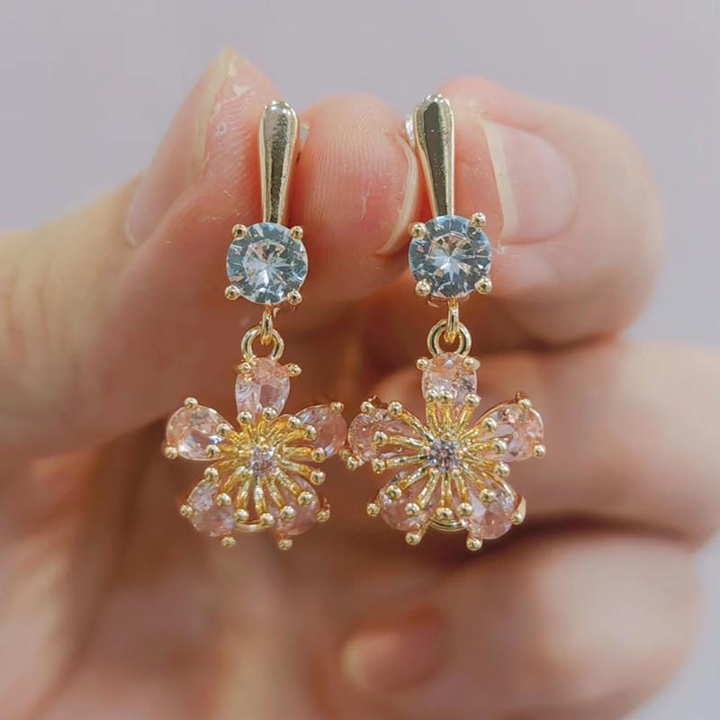 

Серьги в форме цветка для женщин, новинка 2023 года, серьги-капли золотого цвета с кристаллами циркона, модные вечерние ювелирные аксессуары розовый