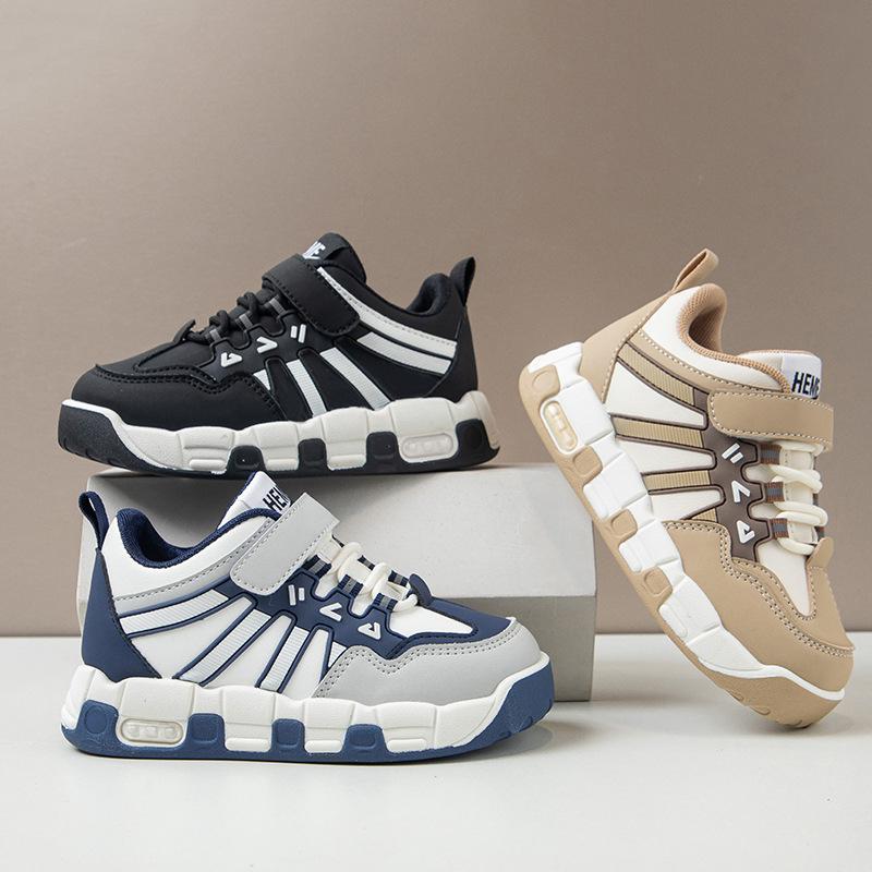 Boys' Sports Shoes 2025 Autumn New Korean Version Fashion Soft Sole Non-slip Lightweight Medium and Older Children's Versatile Casual Shoes