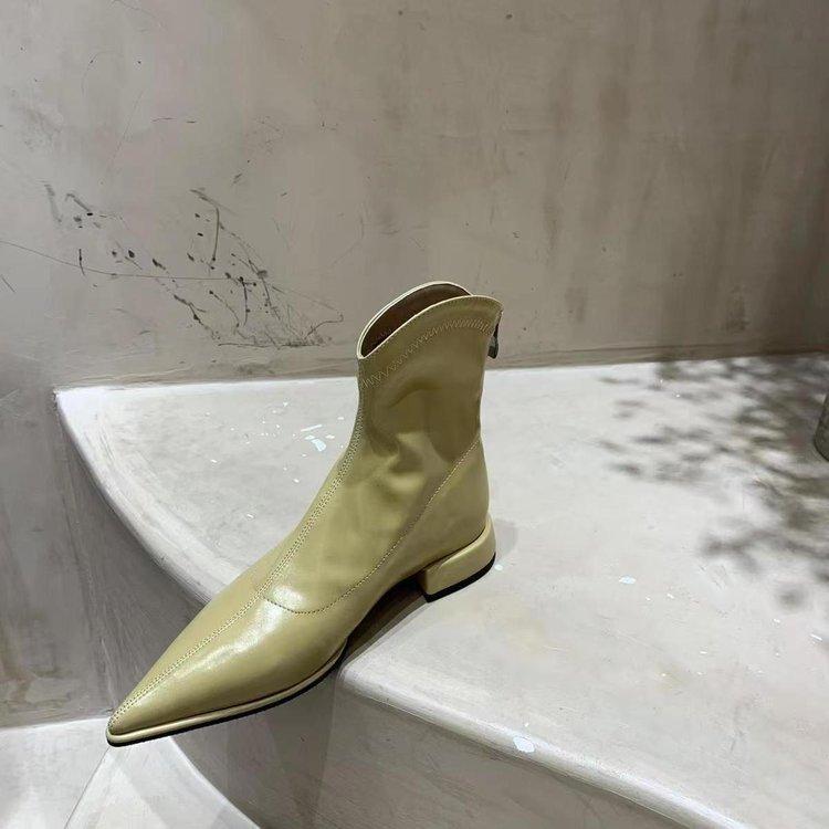 Schwarze dünne spitze flache kurze Stiefel Damen Frühling und Herbst Einzelstiefel 2025 neue Lackstiefel Kinder niedriger Absatz dünne Stiefel