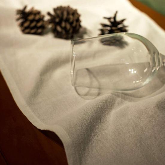 Solid Cotton Table Runner with Ruffled Edges Vintage Farmhouse Decor for Dining Coffee Table Country-Style Wrinkle Fabric Placemat Elegant Home Accent