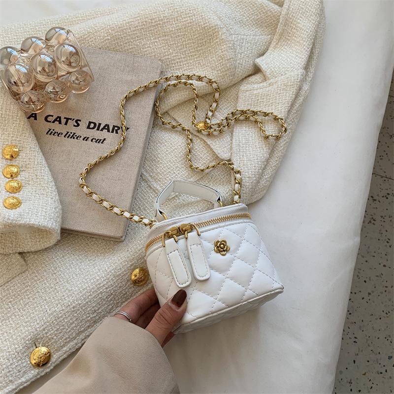 Premium textur liten väska dam ny nischdesign diamantkedja axelremsväska bärbar bucketväska