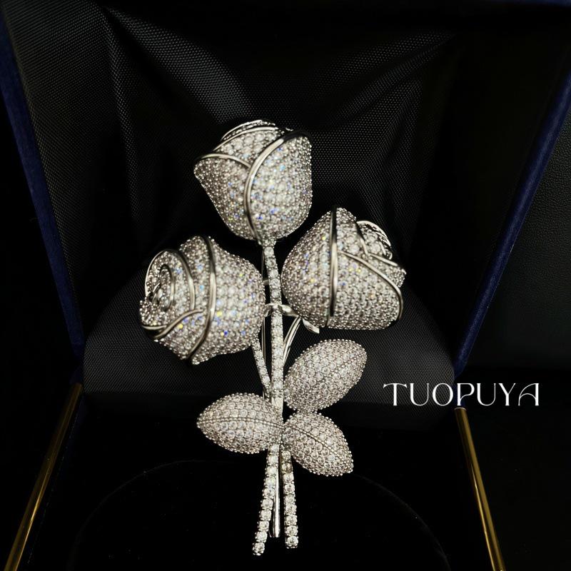 Gold-Plated Retro Vintage Violet Diamond Flower Brooch - Elegant, Stylish, Unique Design 50g белый