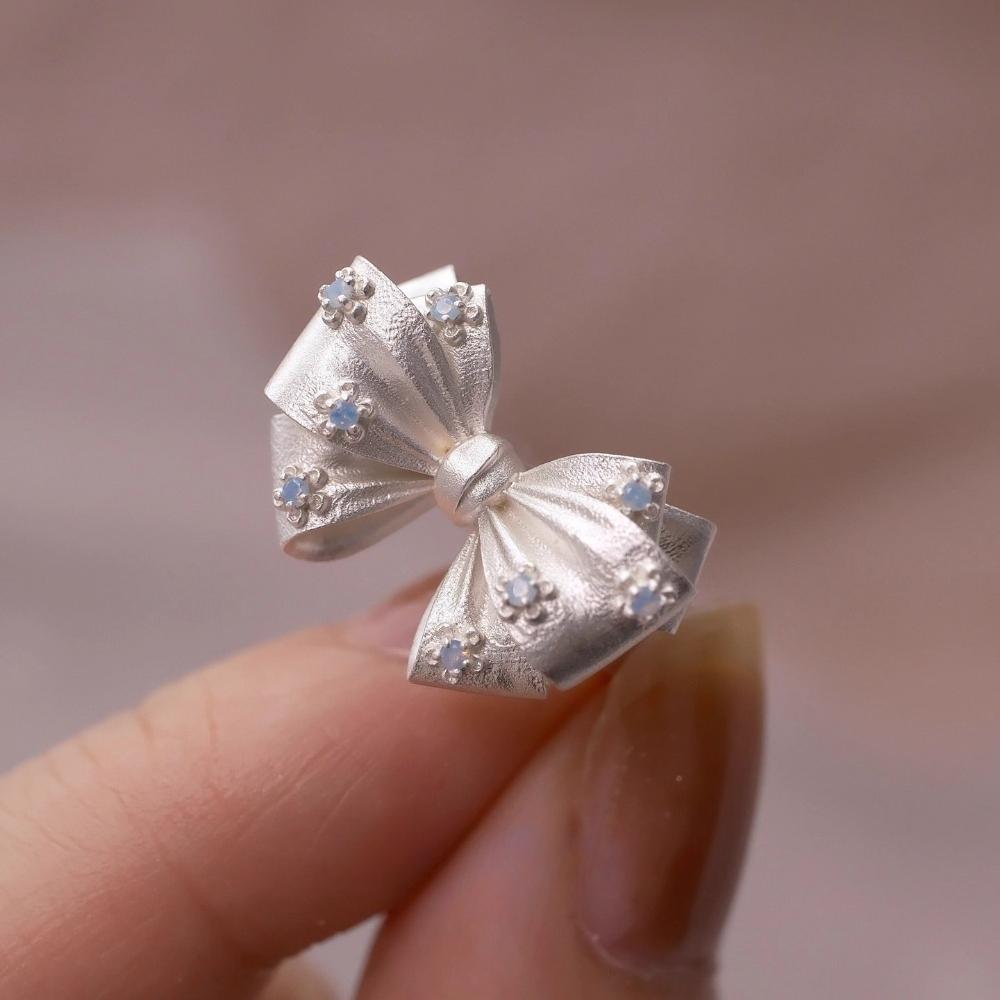

Korean Sweet Matte Silver Stereo Bowknot Inlay Milk Blue Opal Opening Rings for Women Stainless Steel Finger Jewelry Accessories resizable