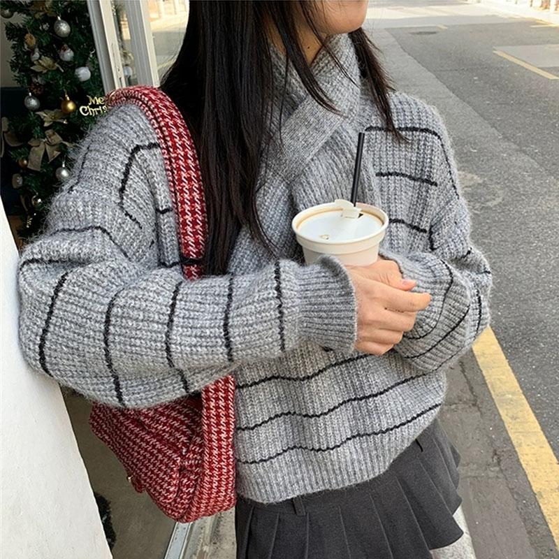 

Autumn and winter new Korean version of the wild loose contrast color stitching striped knitted cardigan with scarf top sweet and cute one size fits all серый