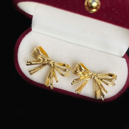 

Металлические серьги-банты нишевого дизайна золотистый