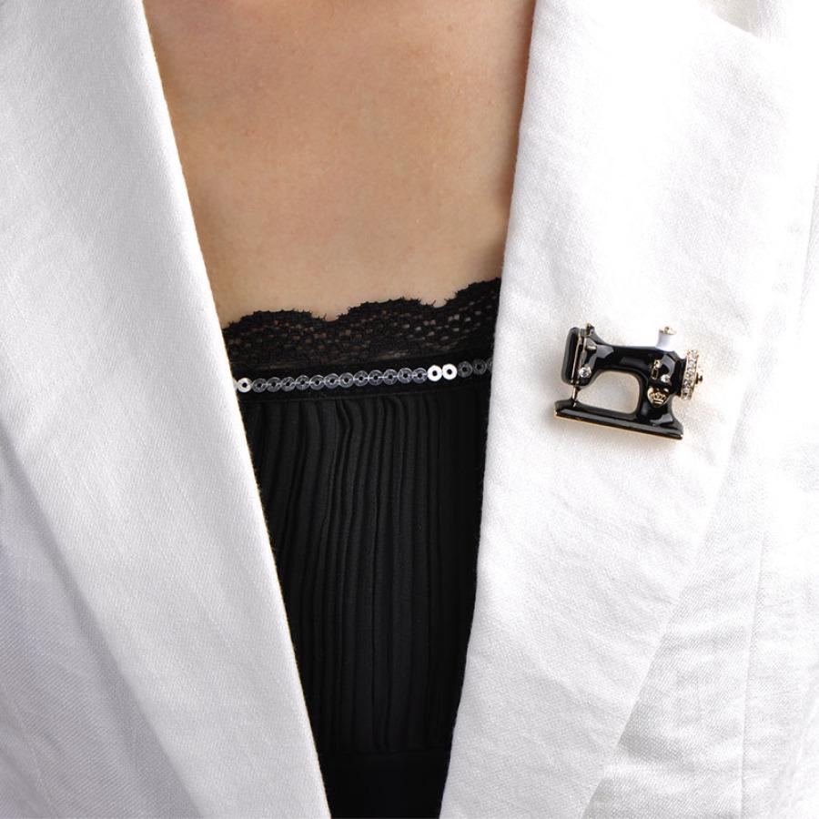 Thimble Needle Thread Seamstress Black Sewing Machine Brooch Women Pin Brooches Enamel Pins