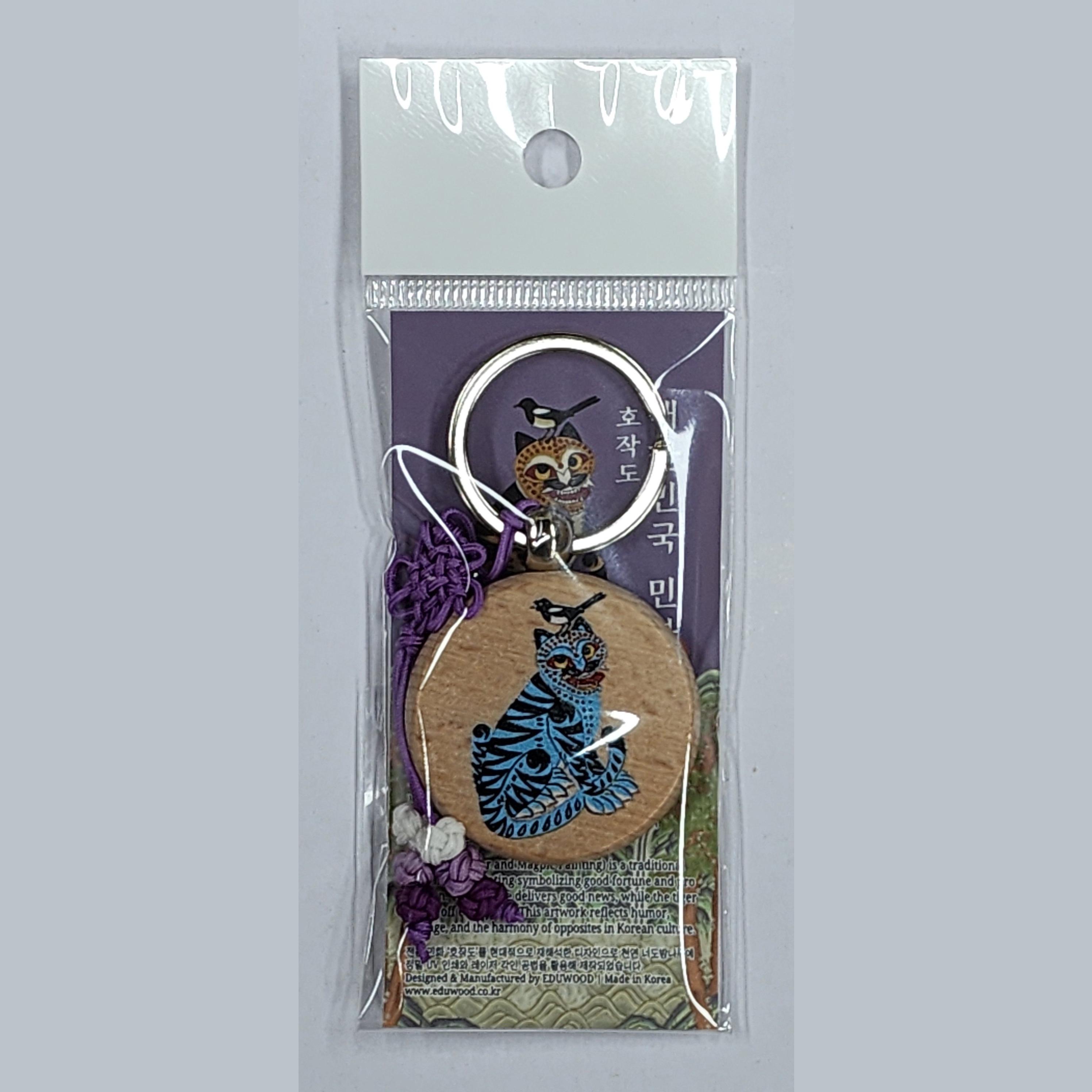 

Синий тигр с сорокой круглый брелок Экологичный