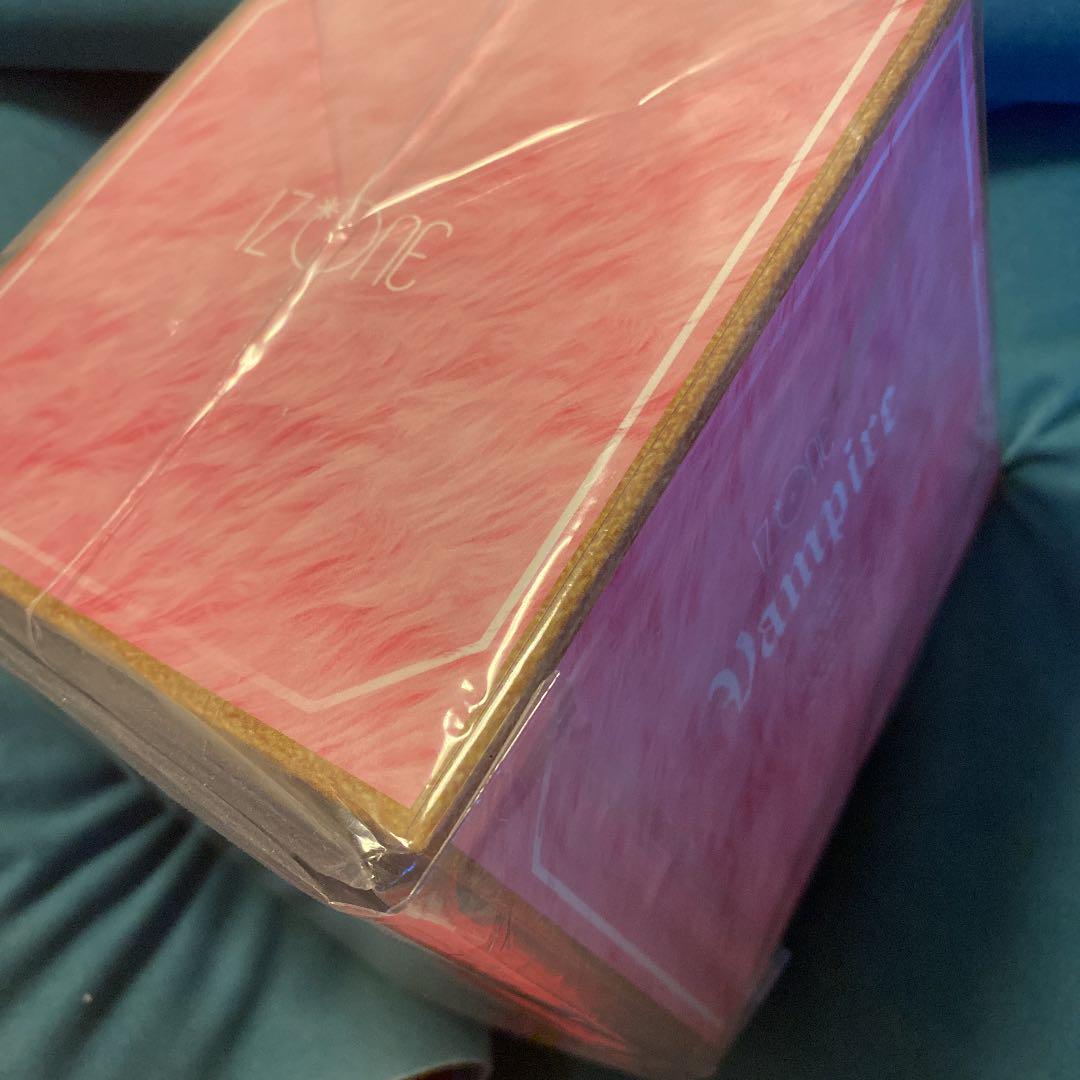 

[USED] IZ*ONE Japan 3rd Single Vampire WIZ*ONE Edition CDBOX
