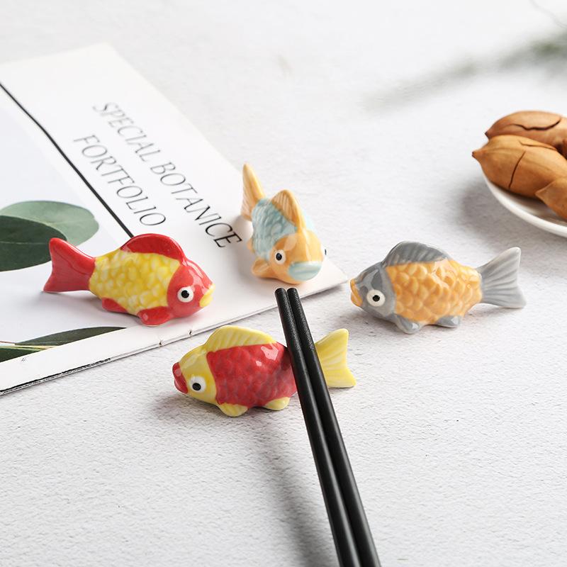 Clown Fish Shape Chopstick Holder Home Kitchen Table Decoration Ceramic Crafts Spoon Shelf Crucian Carp Puffer Fish Tea Pet