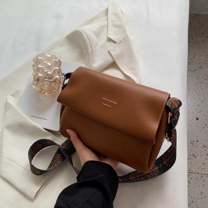 Retro women's bags, new trendy high-quality textured shoulder bags, simple and versatile wide shoulder straps, crossbody solid color