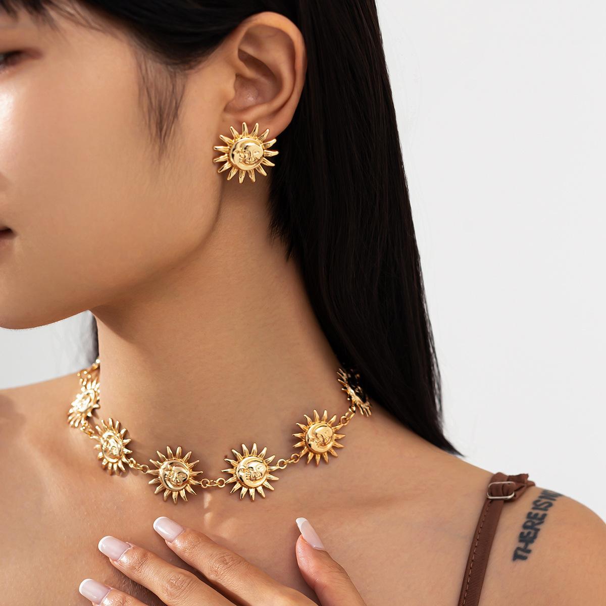 

Легкий роскошный стиль Подсолнух Сращивание сплава ключицы цепь персонализированный преувеличенный комплект ожерелья мода пригородных ретро путешествия женское ожерелье