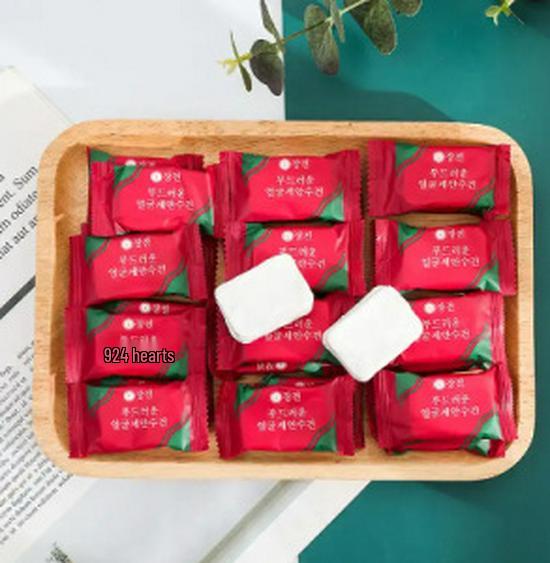 Przenośny Jednorazowy Zestaw Pościeli Podróżnej: Zawiera prześcieradła, poszwy na kołdrę, poszewki na poduszki - trzy- lub czteroczęściowy hotelowy zestaw izolacyjny z nadrukowanym wzorem.