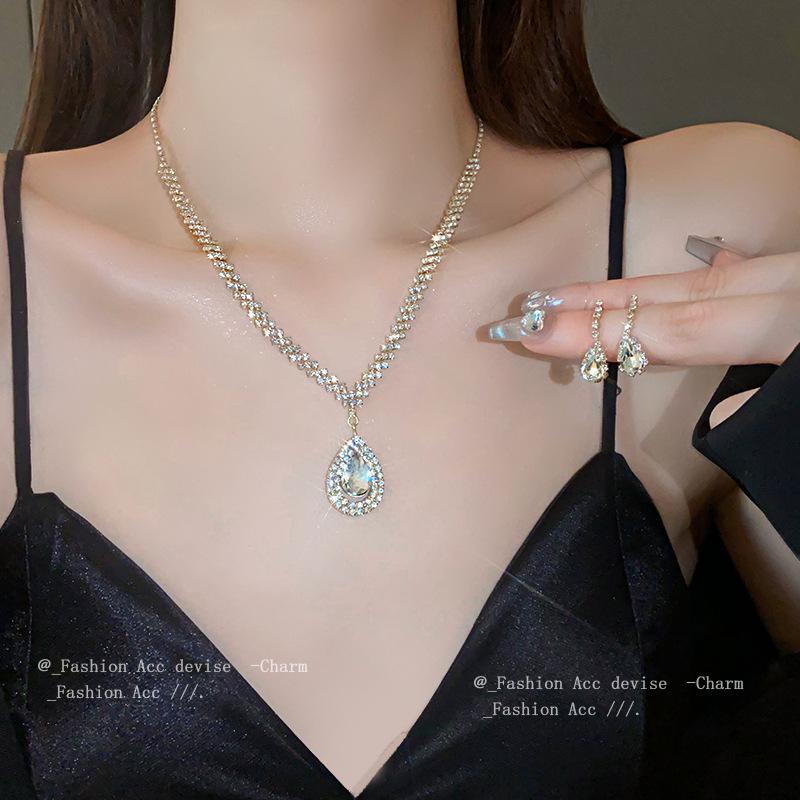 Rhinestone Teardrop Geometric Necklace - Elegant European and American Fashion Design for Women
