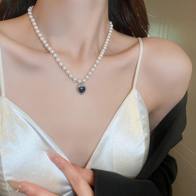 Twist winding multi-layer pearl necklace French retro fashion temperament collarbone chain personalized versatile design sense necklace