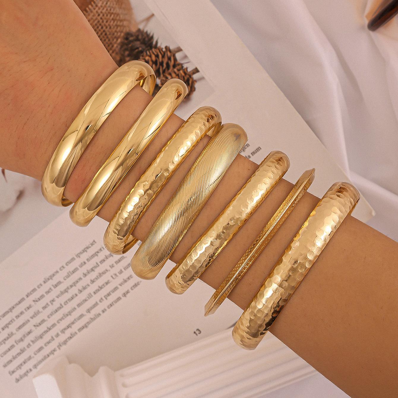 Hot-selling piece set exaggerated arc jewelry, closed metal plain ring bracelet set