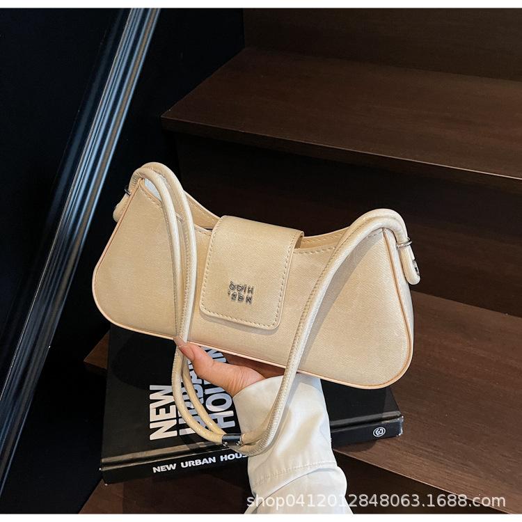 Korean version of simple and versatile shoulder underarm bag women's 2025 summer new baguette bag high-end commuter messenger bag