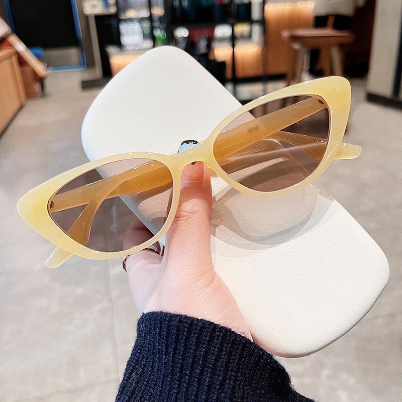 Trendy Cat Eye Sun Glasses Glasses Ladies Luxury Classic Classic Sun Eyeglasses for Ladies Shades UV400 Fashionable Travel Sunglass