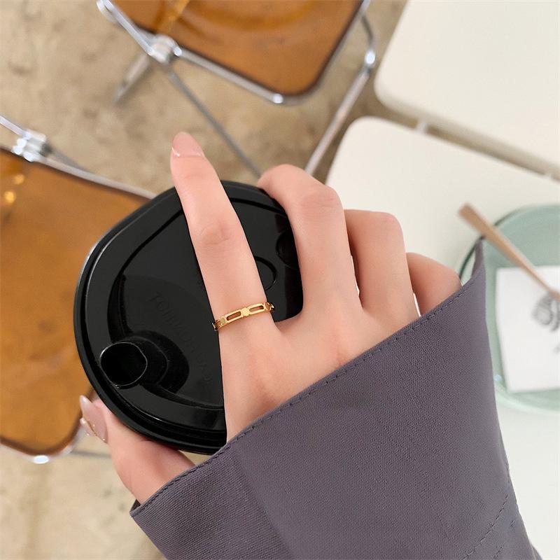 Koreanischer Stil Hohl Mode Statement Ring für Damen - Vergoldeter Titanstahl Zeigefingerring