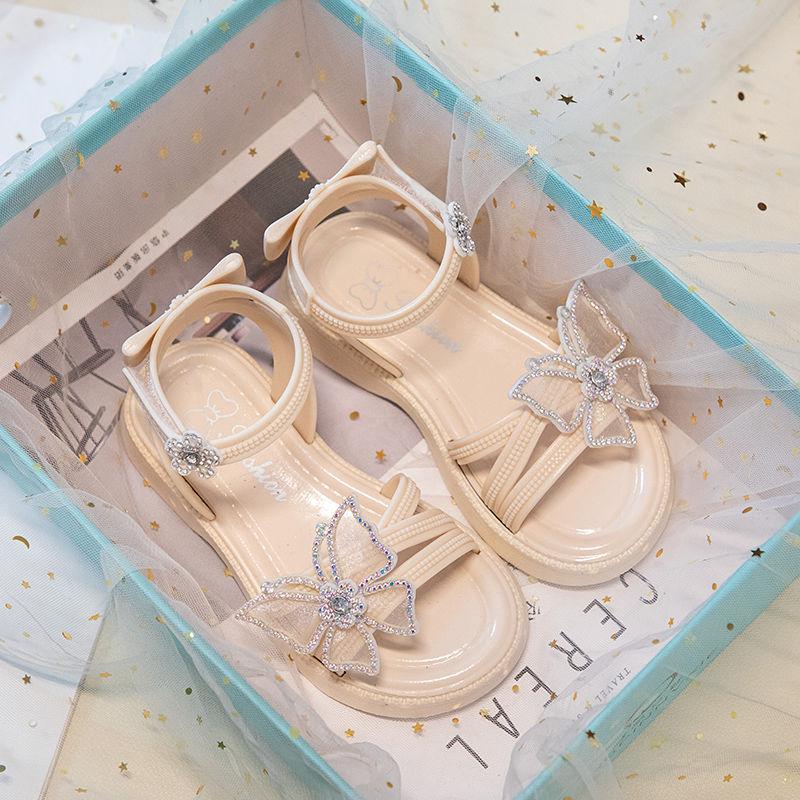 

Новые летние детские сандалии, модные сандалии для девочек со стразами и бабочками, детские нескользящие сандалии принцессы на мягкой подошве маленького и среднего размера