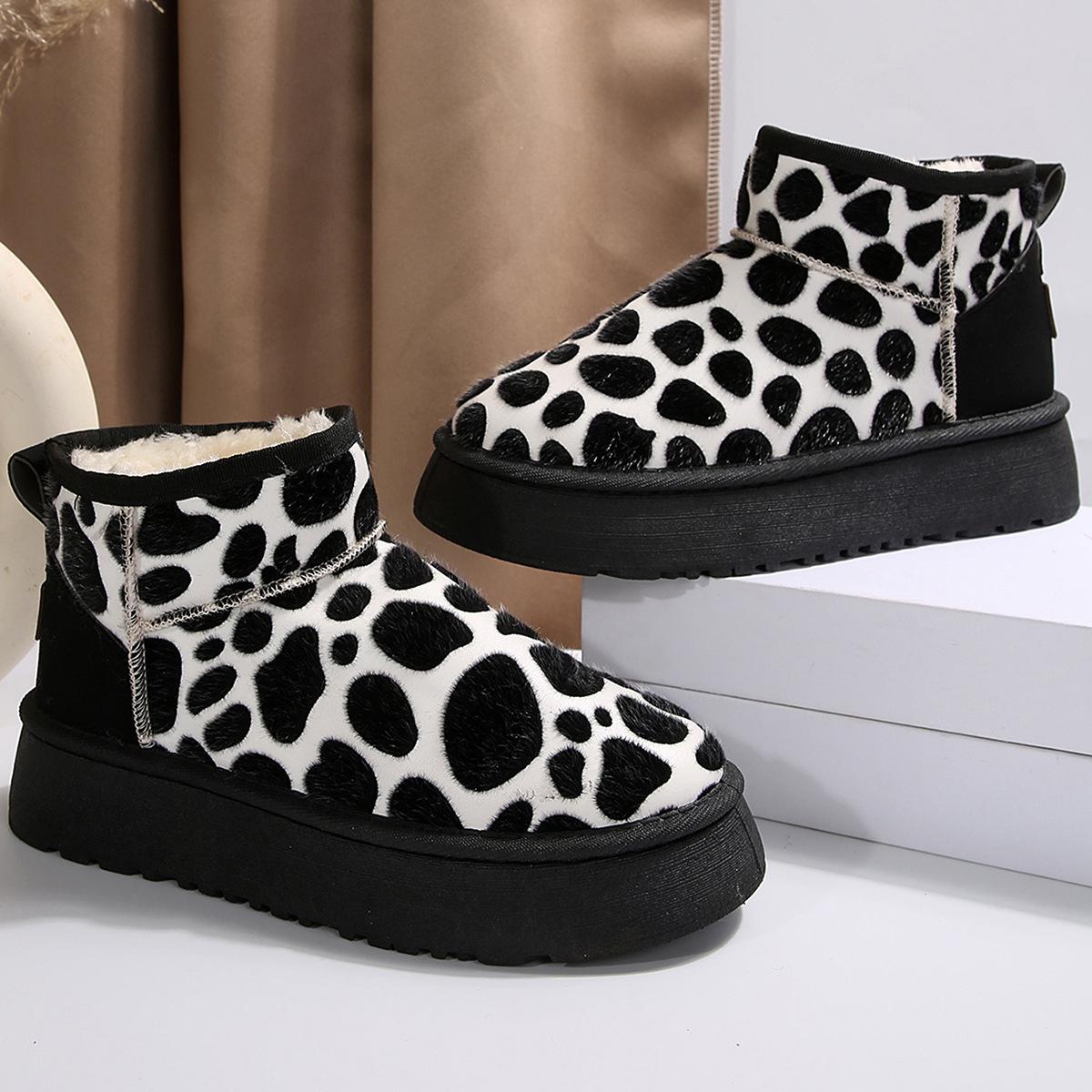 

Мода 2024 зимние женские короткие плюшевые теплые зимние сапоги новые модные ботильоны челси из коровьей замши на меху женские повседневные ботинки на платформе 41 бежевый