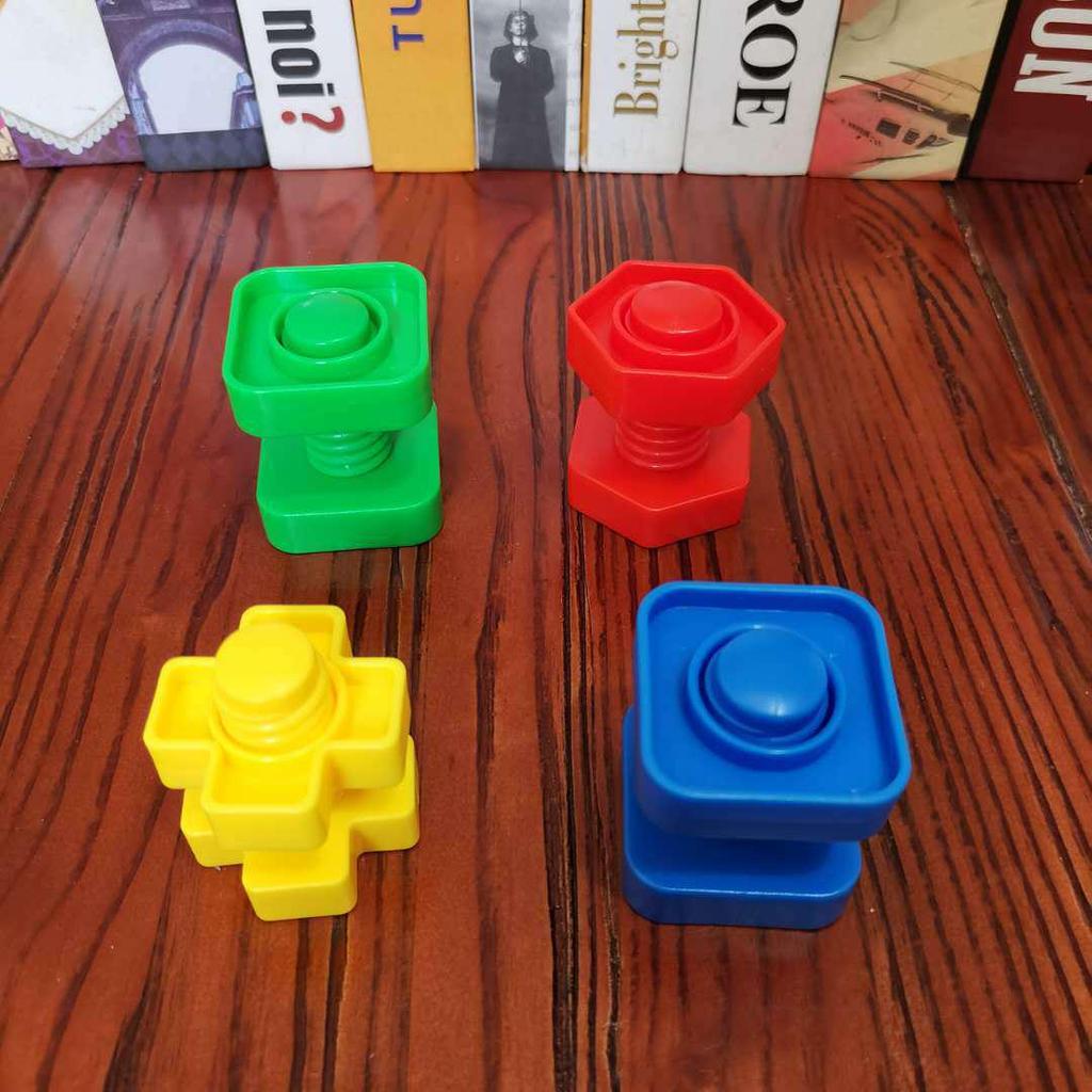 Montessori Screw Pairing Educational Building Blocks - Cognitive Puzzle for Children.