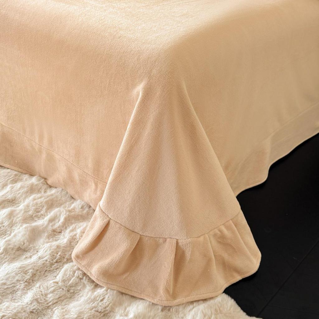 Luxury Carved Velvet Ribbon Lace Four-Piece Set: Double-Sided Fleece Duvet Cover for Cozy Home Warmth