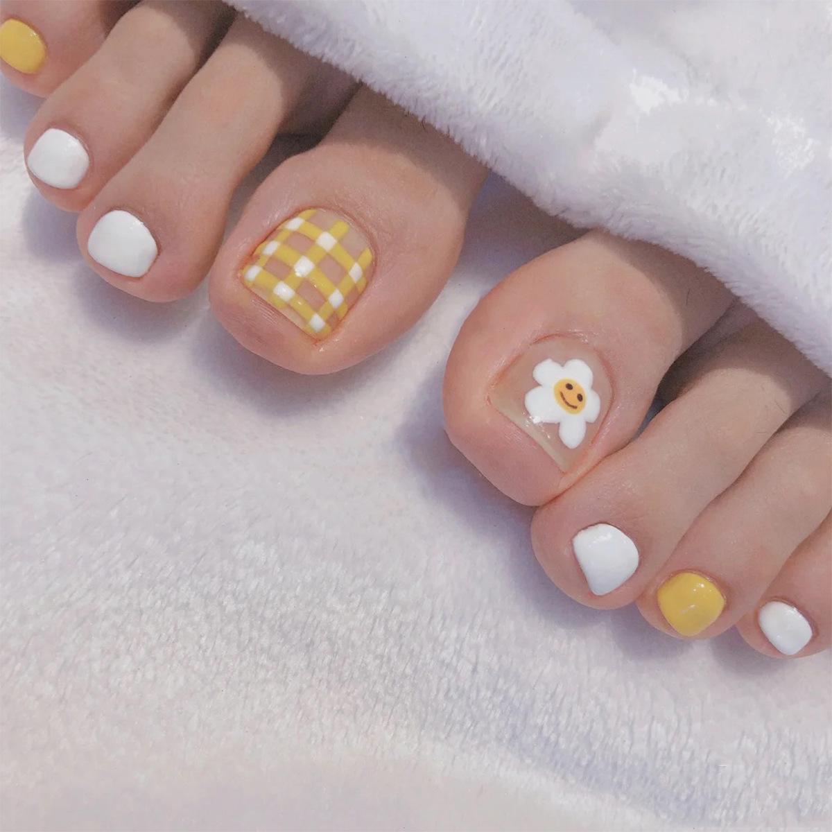 

Yellow Plaid & Floral Removable False Nail Stickers – Summer Manicure Set