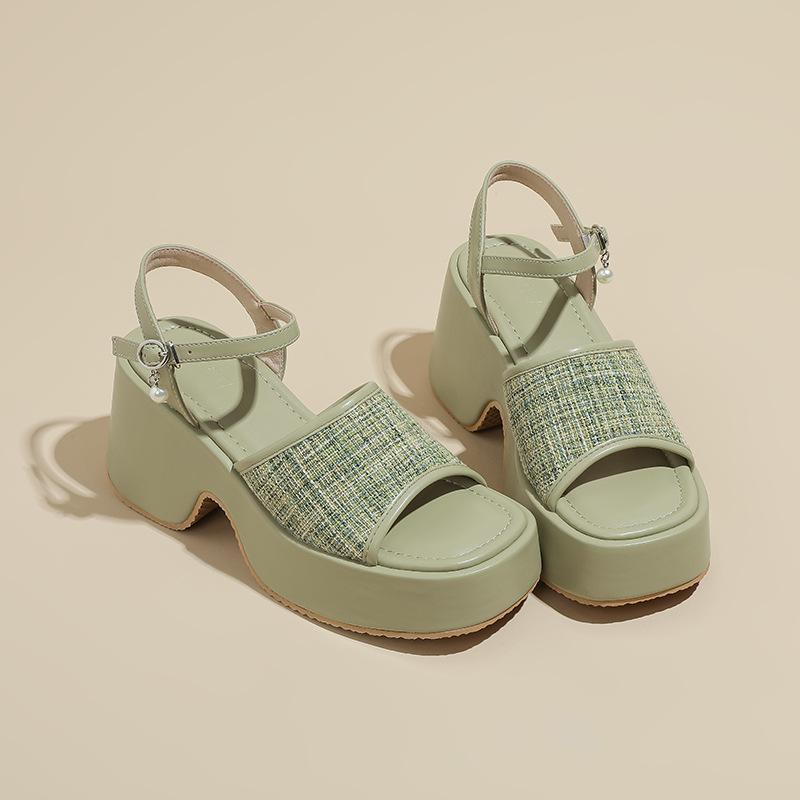 

Platform sandals women s 2025 summer new small thick heel open toe word with waterproof table European and American fashion sandals 39