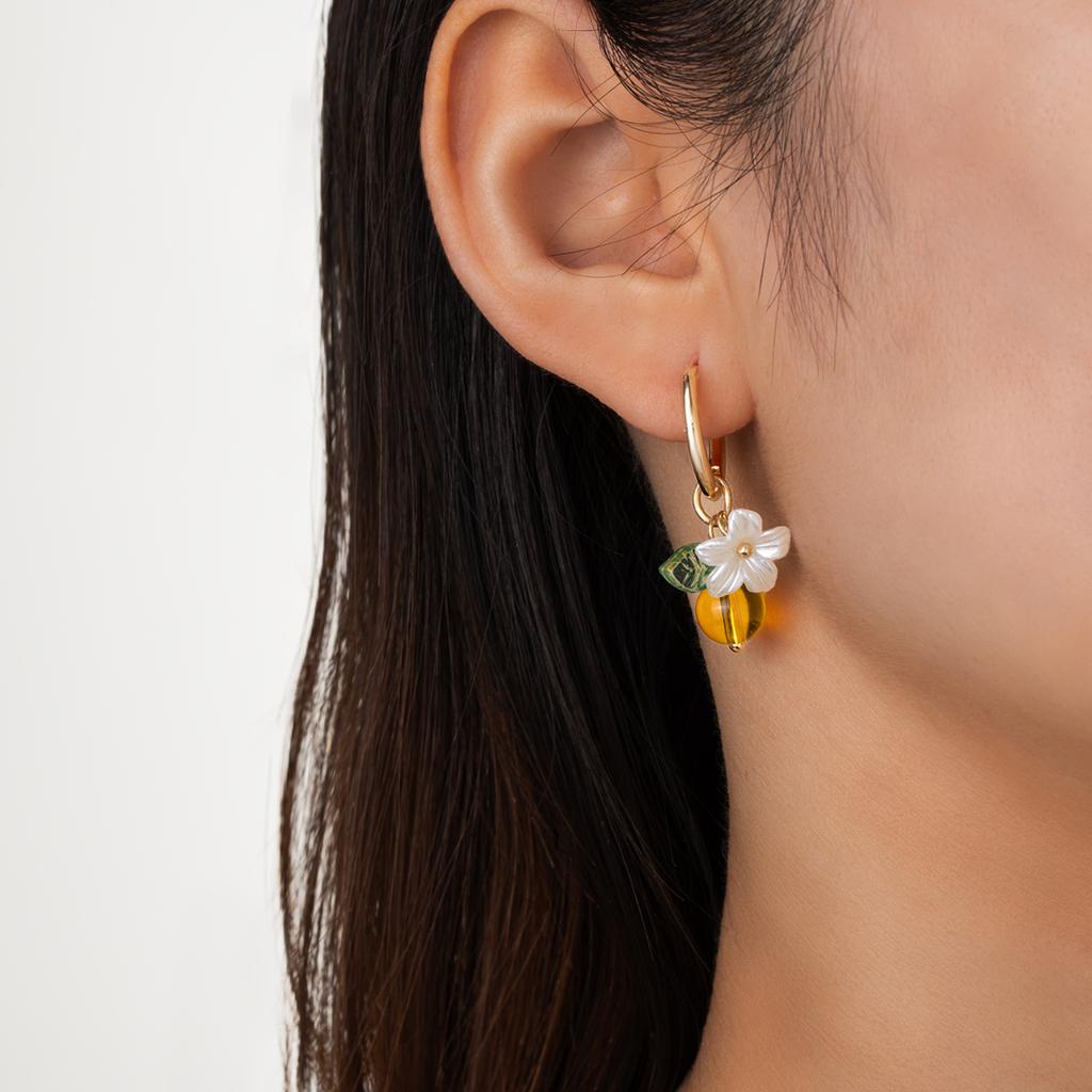 Simple and Cute Bee Flower Pendant Earrings with Personalized Asymmetrical Copper Round Buckle Earrings