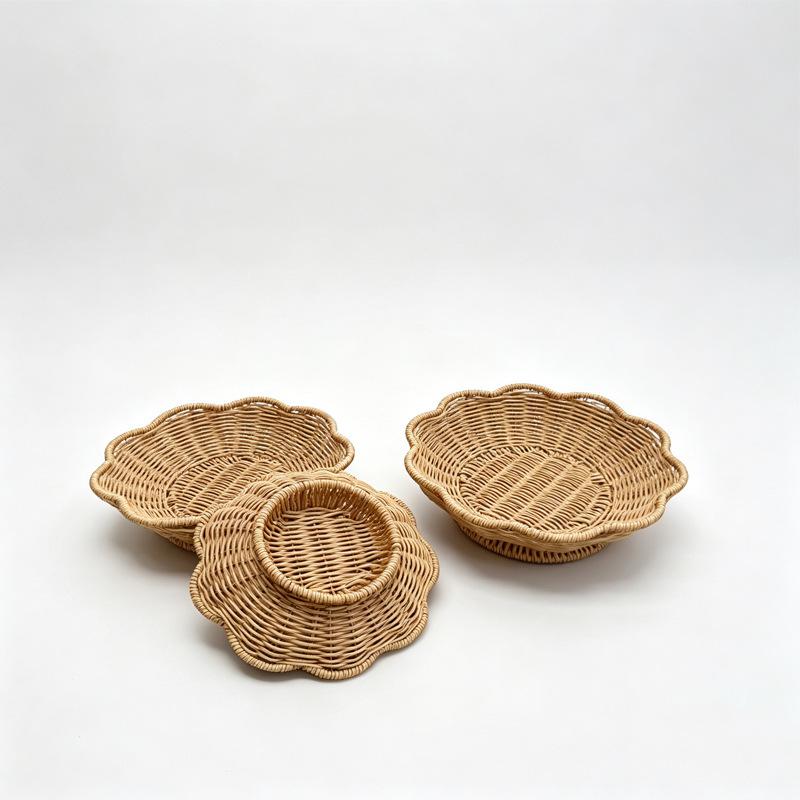 Handwoven Scalloped Edge Woven Basket Shallow Fruit Snack Bowl for Tabletop Organizer Home Decor Living Room Kitchen Storage