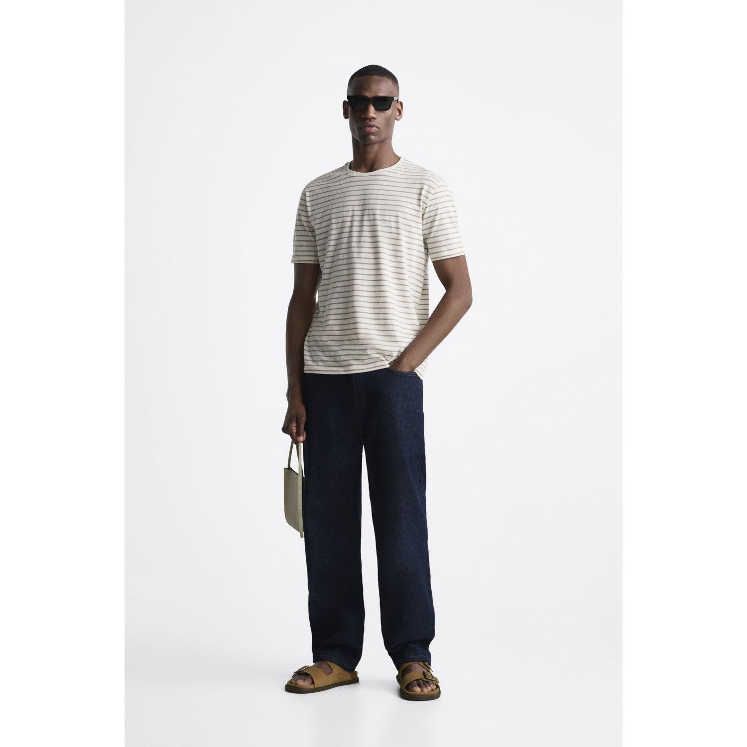 

BASIC LIGHTWEIGHT T-SHIRT