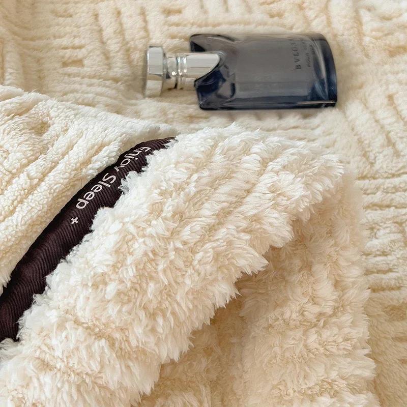 New Half Sides Fleece Autumn Winter Blanket for Bed Soft Fluffy Warm Sofa Cover Blankets Glade A Comfortable Warmth Blanket