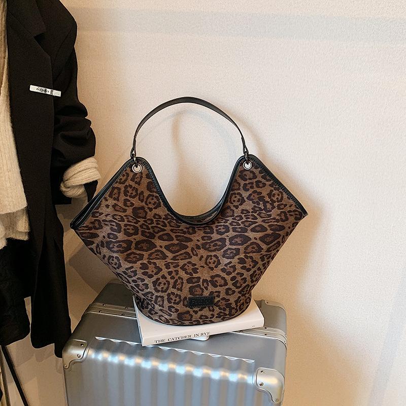 Outer Single Beautiful Leopard Print Large-capacity Tote Bag Women's New Retro Handbag Niche Fashion Underarm Shoulder Bag
