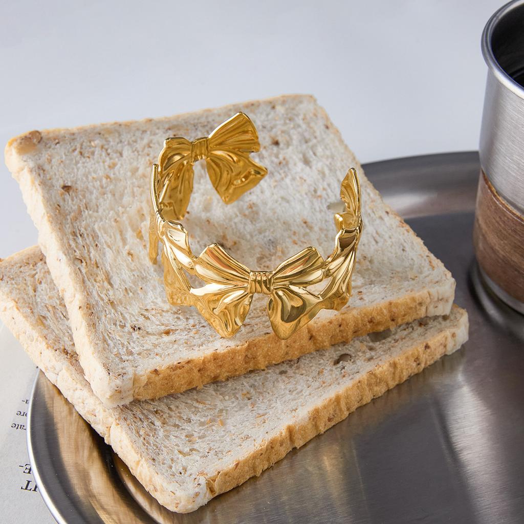 Sweet and romantic design 18K gold, bow open bracelet jewelry