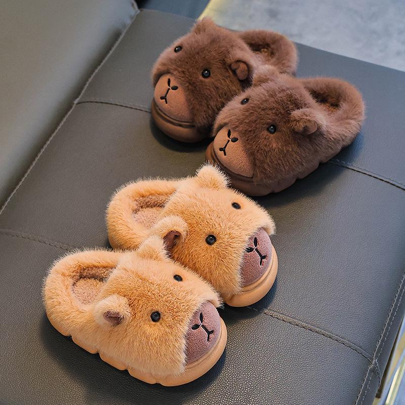 Capybara Kids' Winter Cotton Slippers - Warm Velvet Fur, Medium/Large Sizes, Parent-Child Matching, Suitable for Boys and Girls.